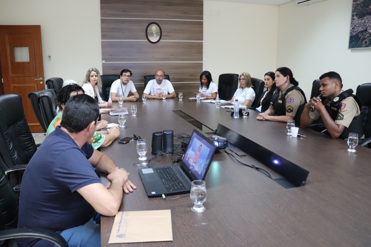 Imagem 1 da notícia: Combate ao feminicídio: entidades apoiadoras da 1ª Caminhada recebem Moção de Aplauso